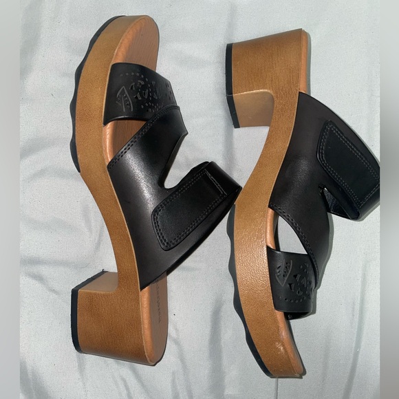 Bare traps heels size 8 - Picture 2 of 4